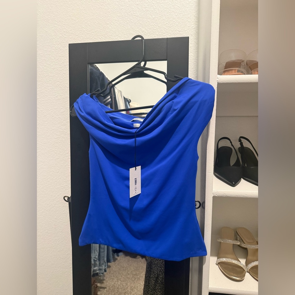 Aritizia Ravish contour top NEW
